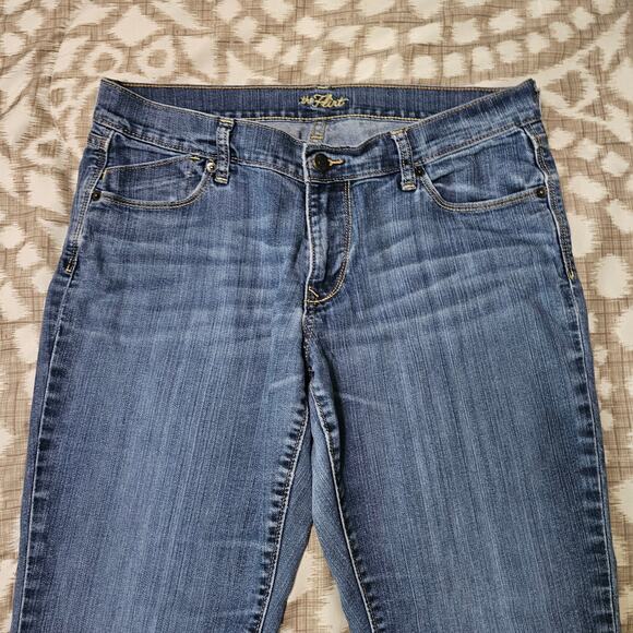 Old Navy Size 12 Regular The Flirt Jeans Medium Wash - Picture 3 of 8